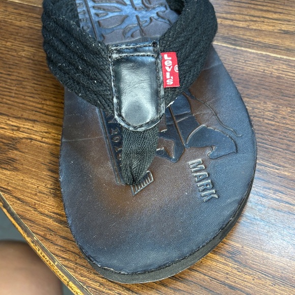 Levi's Black and Brown Men's Flip Flops - Picture 5 of 7